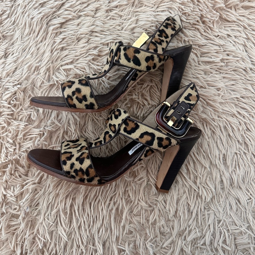 Manolo Blahnik Leopard Print calf hair Heels - Picture 3 of 6